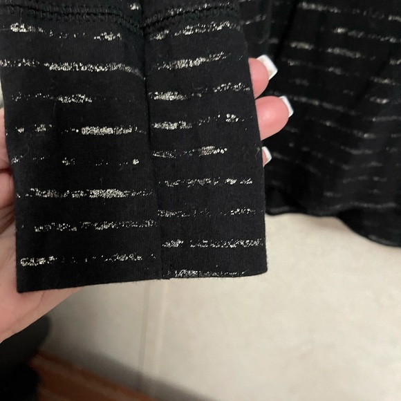 a.n.a long sleeve, scoop neck tee. Size XL. Black with gold flecks. - Picture 3 of 5